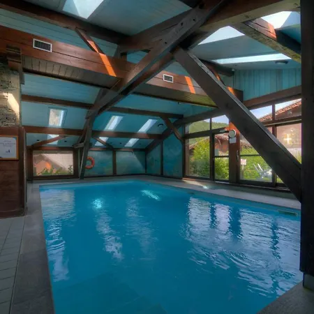 Sleeps 4 Pool Apartament *