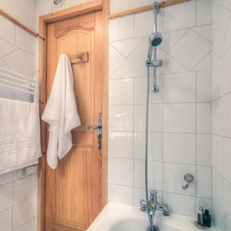 Sleeps 4 Pool Apartament